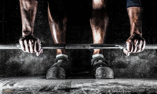 Using Chalk in Powerlifting – Why It’s Essential for Grip & Performance